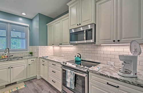 Salem Condo | Lake Keowee Condo w/Balcony & Community Perks