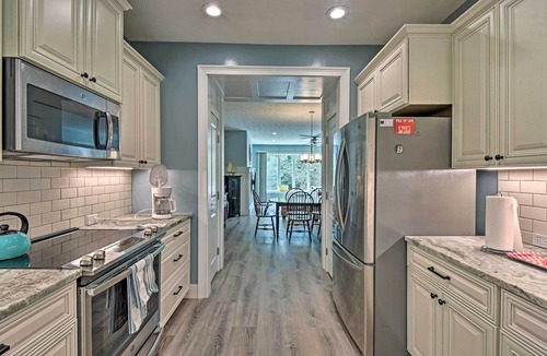 Salem Condo | Lake Keowee Condo w/Balcony & Community Perks