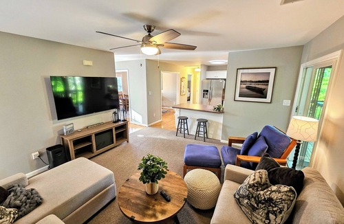 Six Mile House | Lake Keowee Lakefront Cove, Private Dock, Boat Parking, Kayaks & more