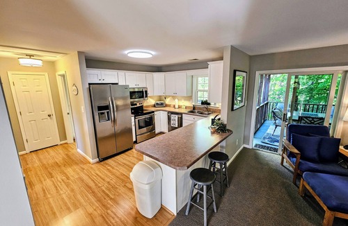 Six Mile House | Lake Keowee Lakefront Cove, Private Dock, Boat Parking, Kayaks & more