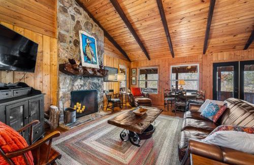 Mentone House | Lake Lahusage Front - Private Dock, Game Room