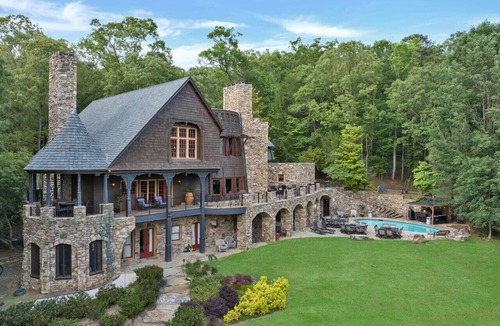 Gainesville House | Lake Lanier Castle/Your own Private Resort