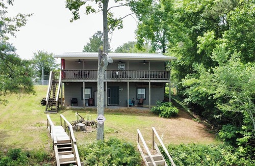 Gaylesville House | Lake life at its best. Lots of options for activities. Very pet friendly!