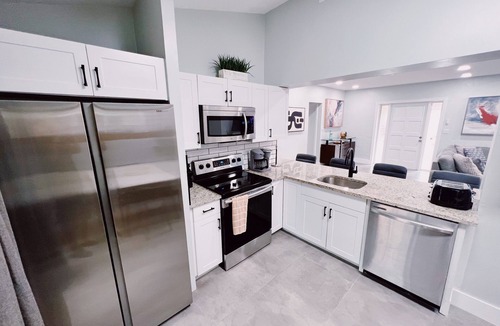 Lake Ridge House | Lake Ridge 3BR Home w/Backyard & Communal Pool