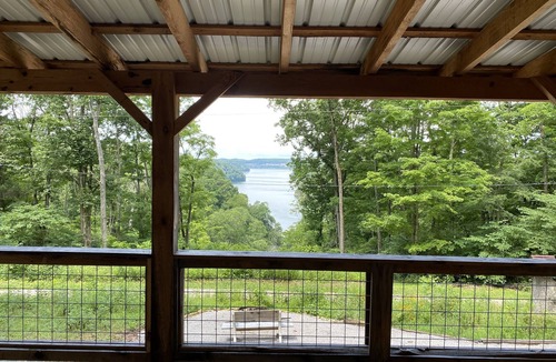 Nancy Cabin | Lake side Abode with a Spectacular year round View of the lake. 🌅