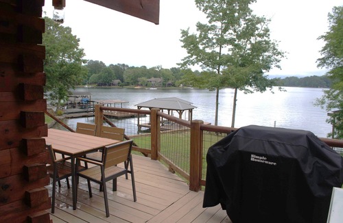 Eclectic Cabin | Lake Side Log Cabin, Private Dock, Movie Sunrise Views!