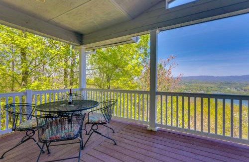 Hiawassee House | Lake-View Condo with Covered Deck in Hiawassee!