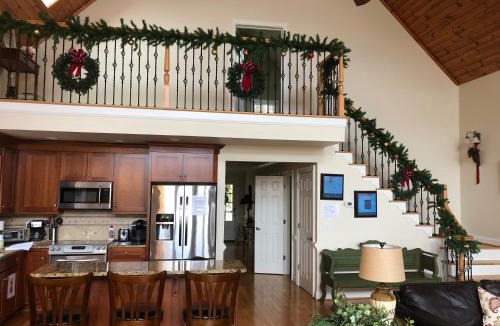 Dawsonville Ski Chalet | Lake views galore from balconies right on the lake and drought-proof deep water