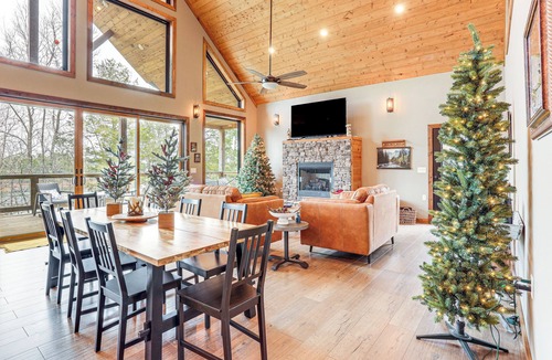 Drasco Cabin | Lake Views & Golf Access at Secluded Drasco Lodge