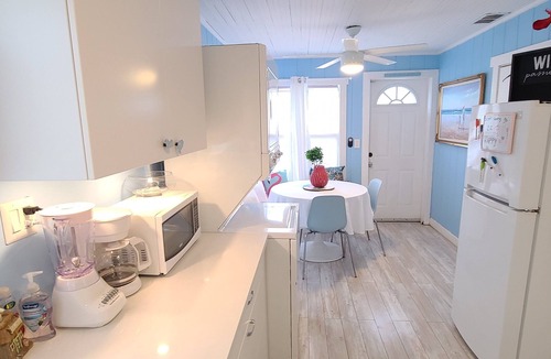 Mango Groves Cottage | Lake Worth Beach Paradise Cove Cottage - 2-1 Bedroom