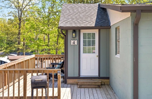 Buchanan Cottage | Lakefront 2BR Cottage, Private Deck & Boat Slip on Kentucky Lake