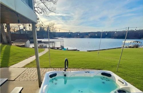 Wolf Creek House | Lakefront 5BR Dock, Kayaks, Hot Tub & Beach
