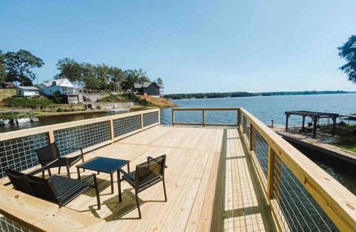Deatsville House | Lakefront Bliss at Blü House-Hot Tub & Views