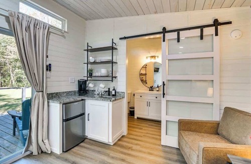 Cherokee Cabin | Lakefront cabin for couples with*private hot tub*