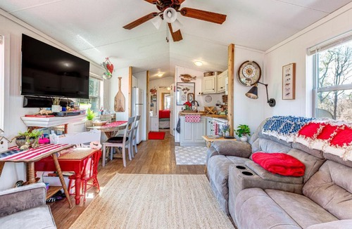 Fowlstown House | Lakefront Cabin in Brinson: ‘Behind the Moon’