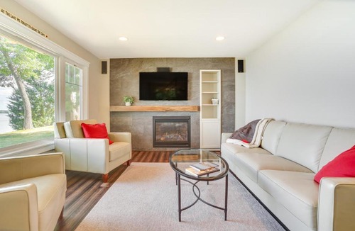 Lake Wissota House | Lakefront Chippewa Falls Haven w/Private Deck!