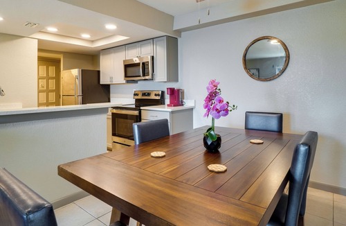 Casselberry Condo | Lakefront Condo w/Pool & Views: 7 Mi to Orlando!