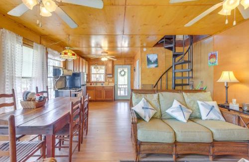 Delta House | Lakefront Delta Cabin Rental w/Boat Dock + Deck!