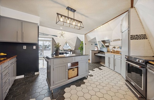 Maple Lake House | Lakefront Dome Retreat