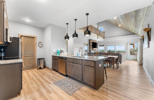 Branson House | Lakefront Haven with Indoor & Outdoor Pool Access, Hottub & Gym