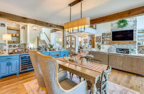 Hiawassee House | Lakefront Hiawassee Gem: Boat Dock w/Rooftop Deck