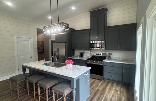 Duncanville Cottage | Lakefront Hidden Gem