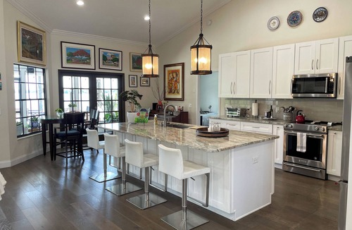 Fairvilla House | Lakefront Paradise Near Attractions