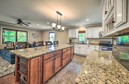 Eddyville House | Lakefront 'Rest-Ashored' Home w/Private Dock!