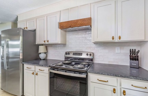 Homer House | Lakefront Retreat; HUGE Screen Porch; Fully Renovated in 2026; Cooking Porch