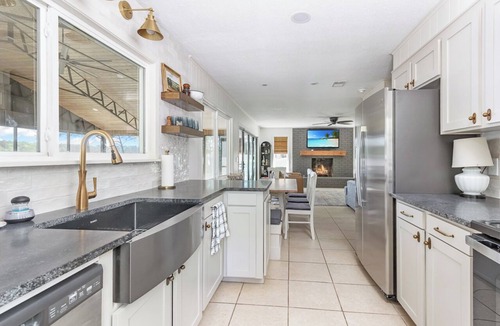 Homer House | Lakefront Retreat; HUGE Screen Porch; Fully Renovated in 2026; Cooking Porch