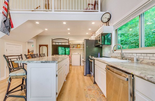 Ferndale House | Lakefront Retreat w/Multi-Level Deck & Dock!
