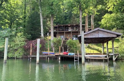 Spring City House | Lakefront Sunset Harbor on Watts Bar Boathouse and Dock
