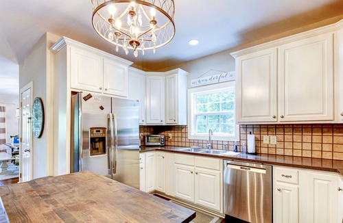 Newell House | *Lakefront + Theater Family Fun Hideaway in AL*
