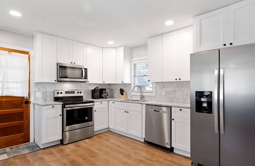 Emerson House | Lakepoint Bunk House, 1 Mile from Lakepoint Sports