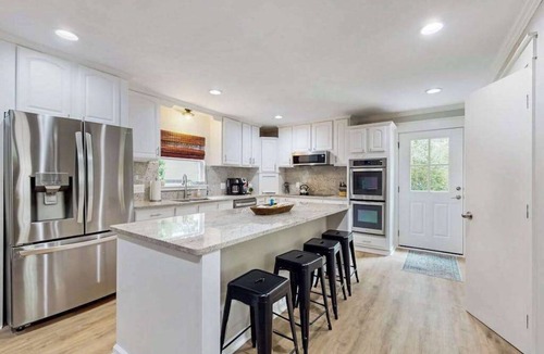 Gainesville House | Lakeside Oasis Stays