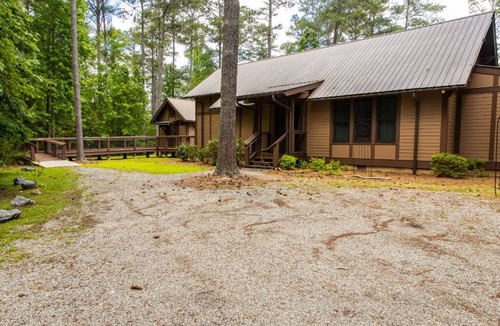 Woodstock Cabin | Lakeview cabin: Perfect for large groups & ball teams minutes from lakepoint!