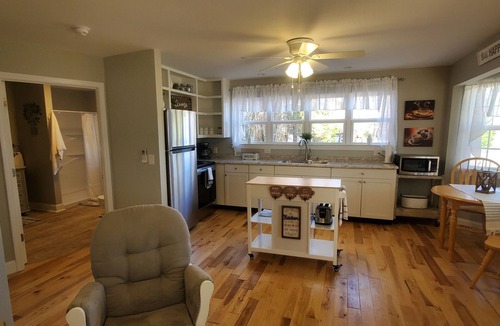 Tunnel Hill House | Lakeview Cottage. Directly across from lake Access with lake views.