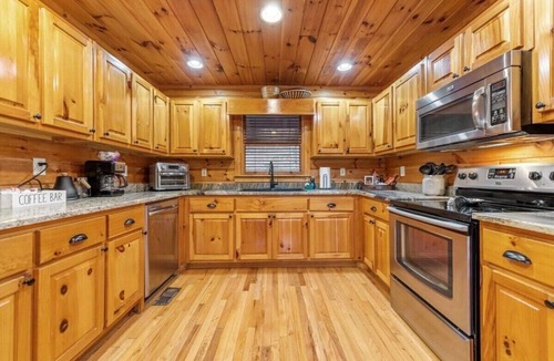 Necowa Cove Cabin | *LakeView Lodge* Views~Slp 14~Hot Tub~Game Room