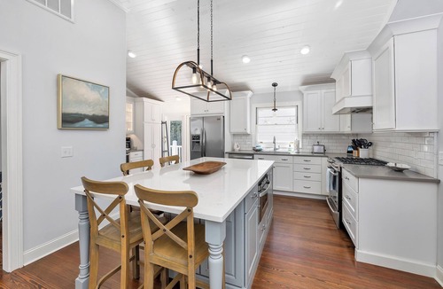 East Beach House | Landfall Cottage -4 bed/2 bath East Beach* Pool*