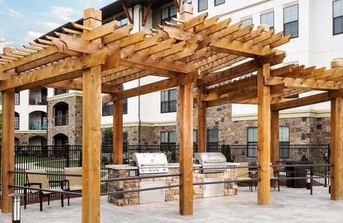 Crestline Heights Apartment | Landing at 4700 Colonnade - 2 Bedrooms in Overton