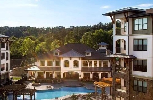 Crestline Heights Apartment | Landing at 4700 Colonnade - 2 Bedrooms in Overton