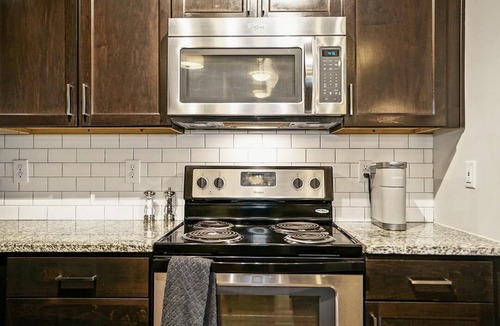 Crestline Heights Apartment | Landing at 4700 Colonnade - 2 Bedrooms in Overton