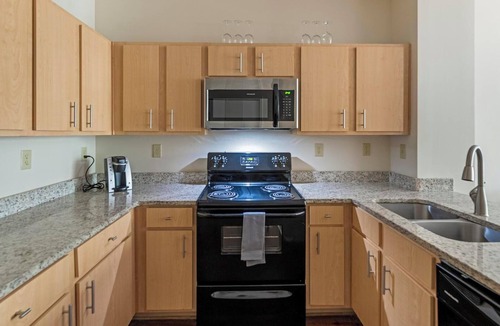 New Pathways Apartment | Landing | Beautiful 1BD, Pool, Gym