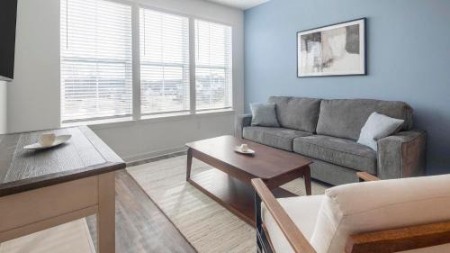 Cordova Apartment | Landing Beautiful 2BD Clubhouse