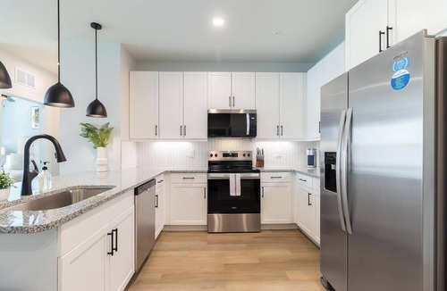 Freeport Apartment | Landing | Beautiful 2BD, Yoga Studio, Pool