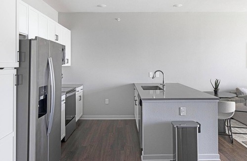 Madison Apartment | Landing | Chic 1BD, Pool, Gym