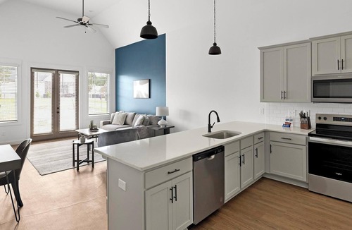 Athens Apartment | Landing | Chic 2BD, Clubhouse, Gym
