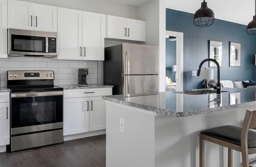 Mableton Apartment | Landing | Chic 2BD, Gym, Pool