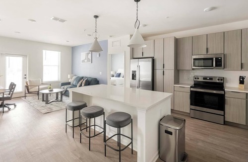 Ono Island Apartment | Landing | Chic 2BD, Pool, Clubhouse