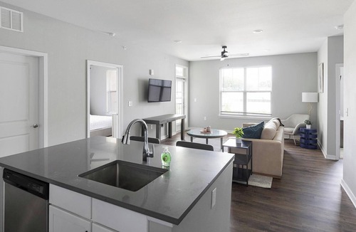 Madison Apartment | Landing | Chic 2BD, Pool, Gym